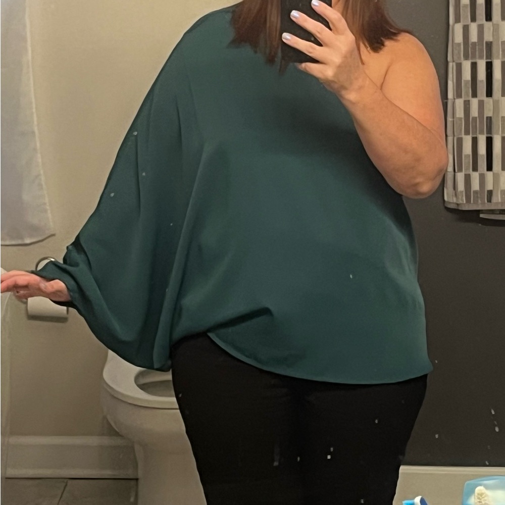Super cute one shoulder top - size 0xl